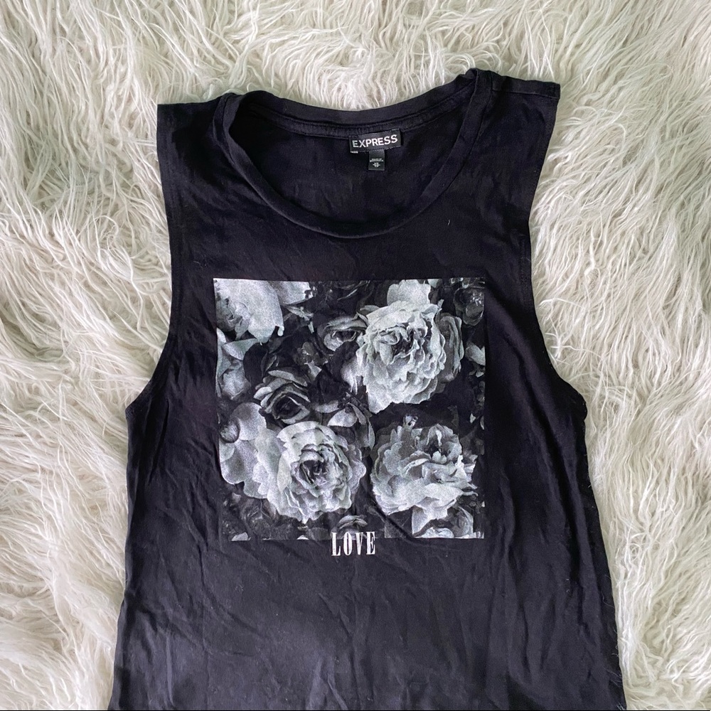 Express Rose Patterned Muscle T - Picture 6 of 8
